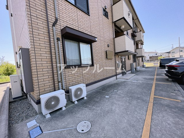 春日井市松河戸町６丁目のアパートの駐車場