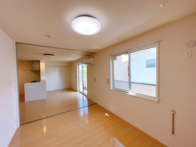 春日井市松河戸町６丁目のアパートの居間・リビング
