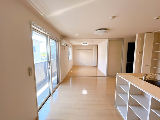 春日井市松河戸町６丁目のアパートの居間・リビング