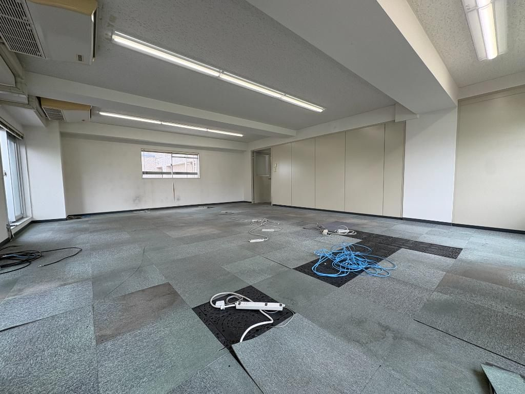 新宿区市谷八幡町の事務所の内装