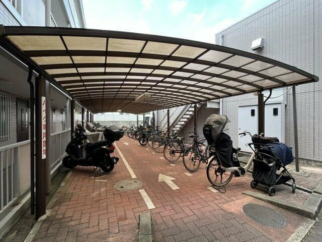 プラムガーデンの駐車場