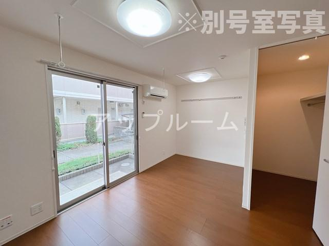 ピアチェーレＫ B棟の居間・リビング