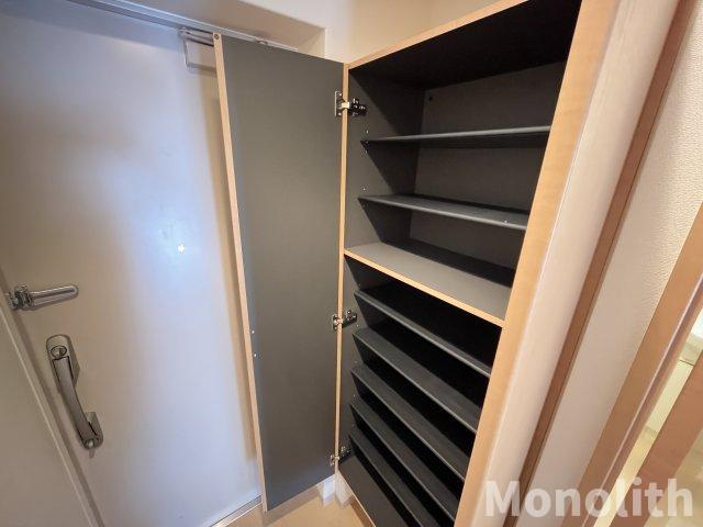 貝塚市澤の賃貸マンションの収納