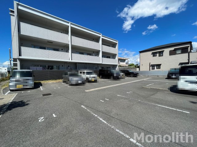 貝塚市澤の賃貸マンションの駐車場