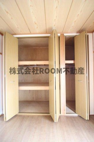 日髙貸家の収納|たっぷりとした収納スペースです