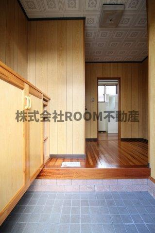 日髙貸家の玄関|明るい玄関です