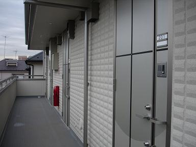 府中市紅葉丘３丁目のアパートのロビー