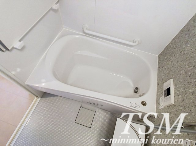 メゾンレヴナ木田町の浴室
