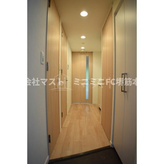 プレサンス松屋町ファステの玄関