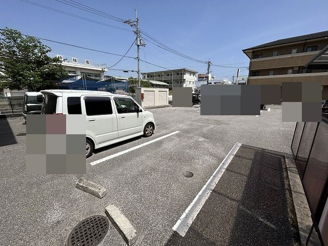 エトワール高見A棟の駐車場|駐車場があります
