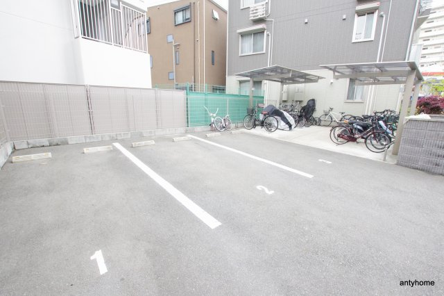Avenirの駐車場