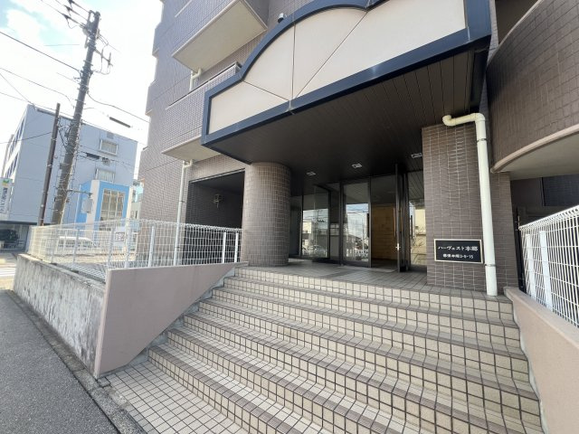 ハーヴェスト本郷のエントランス