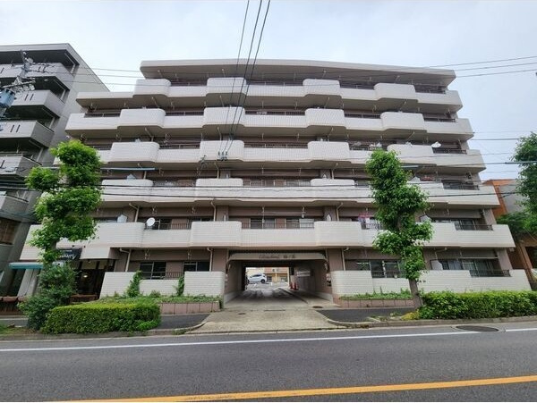 シャンポール鴻ノ巣の外観