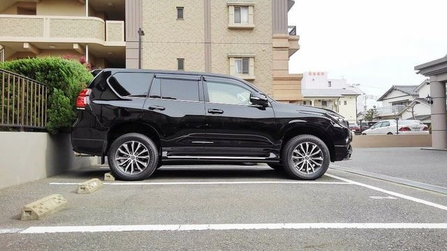 シャンテ吉塚の駐車場