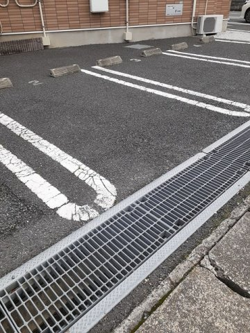 メゾン　カミキの駐車場
