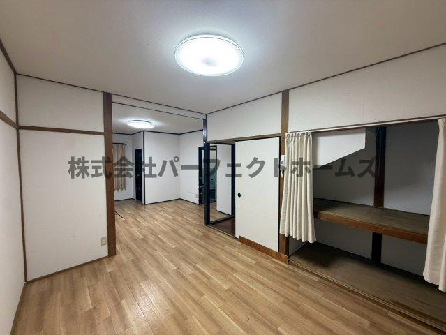 黄金野2丁目戸建　賃貸の居間・リビング|居間です