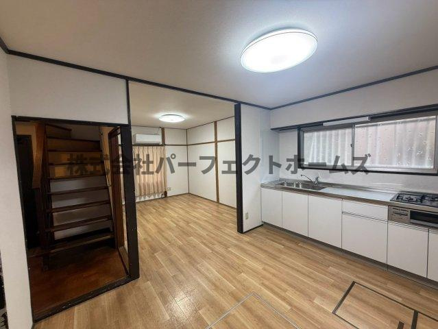 黄金野2丁目戸建　賃貸の居間・リビング