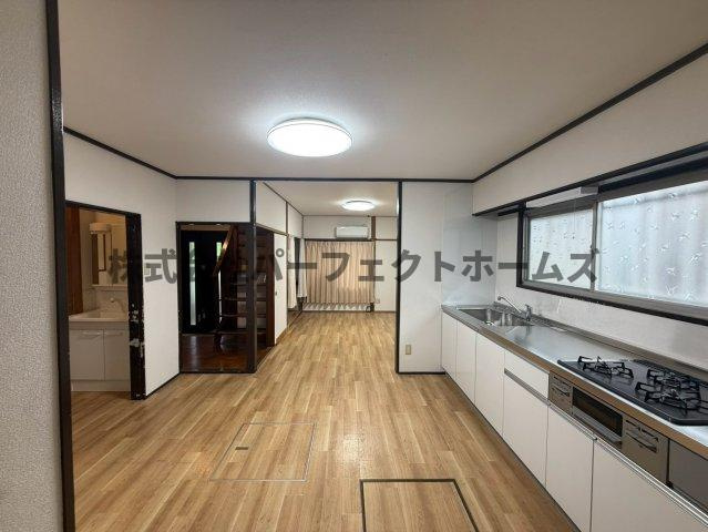 黄金野2丁目戸建　賃貸の内装|内装は落ち着いています