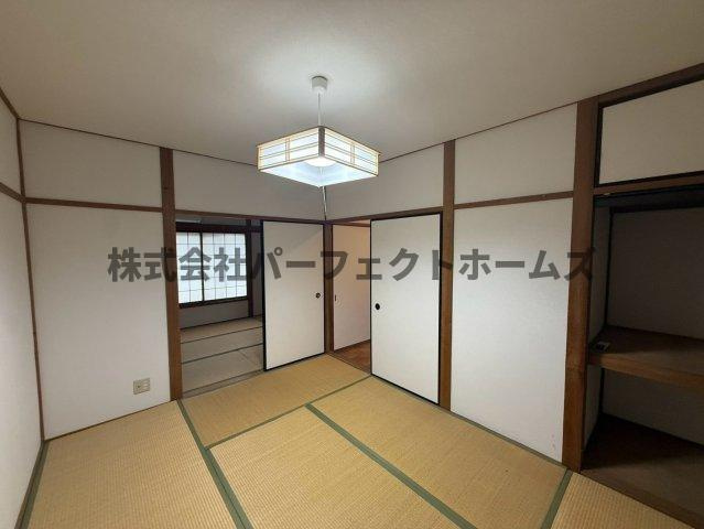 黄金野2丁目戸建　賃貸の和室|日本らしい落ち着いた雰囲気の和室です
