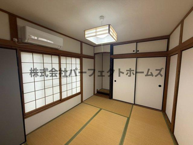 黄金野2丁目戸建　賃貸の内装|明るい室内です