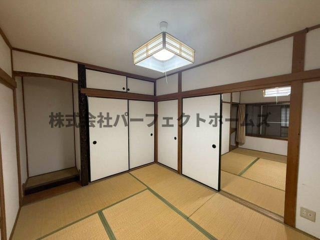 黄金野2丁目戸建　賃貸の和室|柔らかい畳が心地よい和室