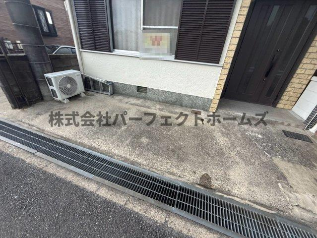 黄金野2丁目戸建　賃貸の駐車場|カースペースがあります