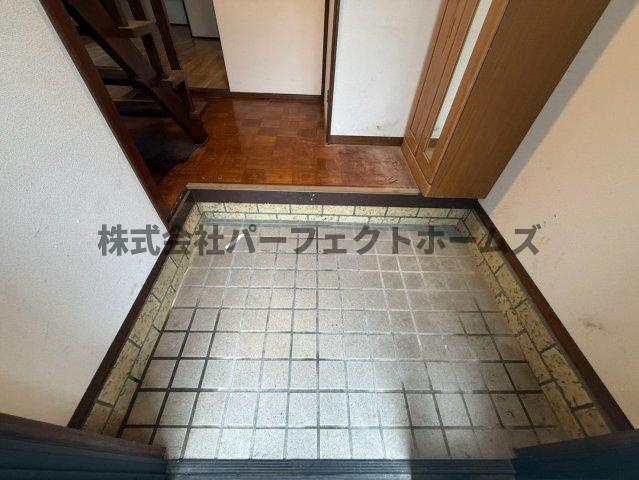 黄金野2丁目戸建　賃貸の玄関|ゆったりとした玄関です