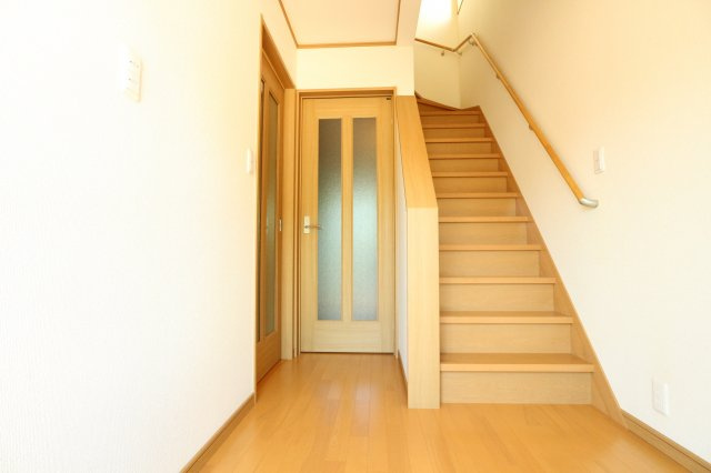 西舞子3丁目戸建の玄関