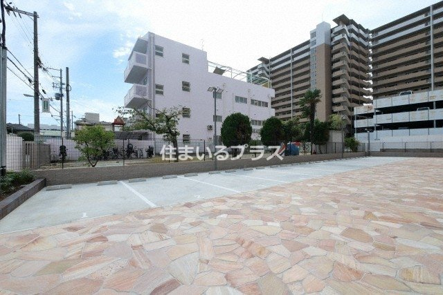プレジオ今福鶴見の駐車場