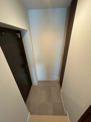 クレヴィスタ阪東橋の玄関
