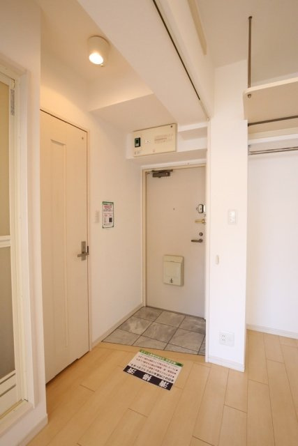 スカイコート横浜日ノ出町の玄関