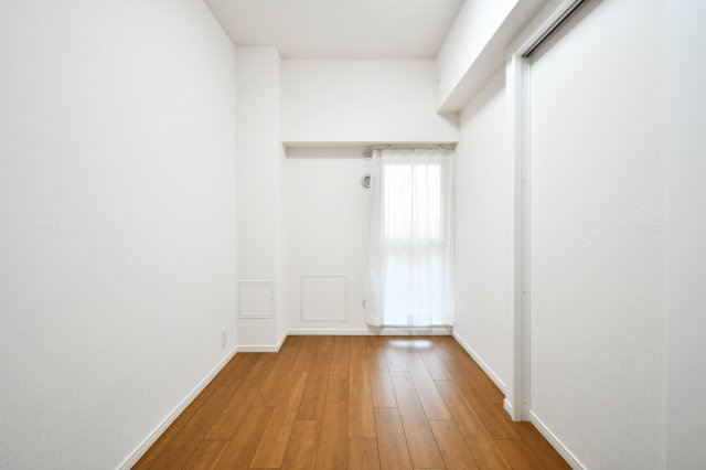 コスモ浦和常盤の洋室|洋室③：お子様の一人部屋、趣味の部屋、在宅勤務場所など、家族構成やライフスタイルに合わせて様々な使い方が出来ます。