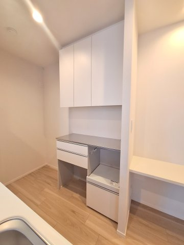 Chez toi Yonoの内装|★備え付き食器棚★