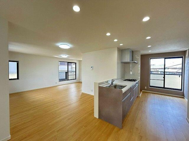 船橋市新高根３丁目４－１の居間・リビング|２階ＬＤＫ約２４帖