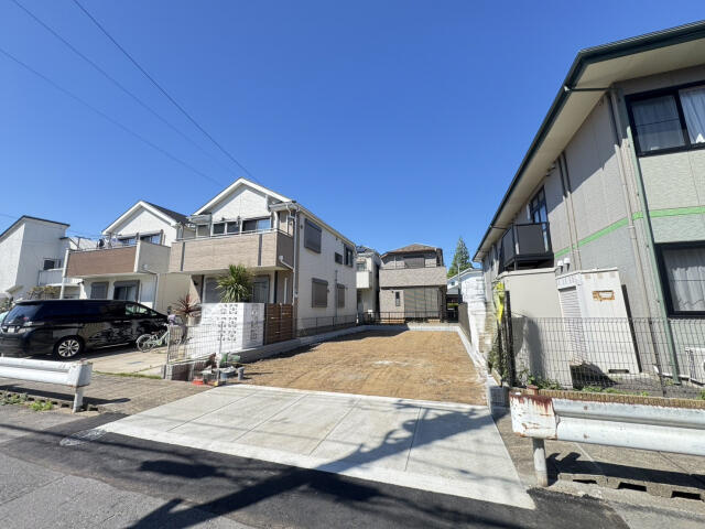 ブルーミングガーデン　市川市本北方２丁目１棟／１期１号棟の前面道路含む現地写真|5月下旬撮影