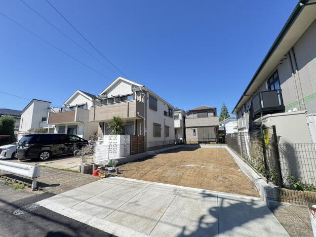 ブルーミングガーデン　市川市本北方２丁目１棟／１期１号棟の前面道路含む現地写真|5月下旬撮影
