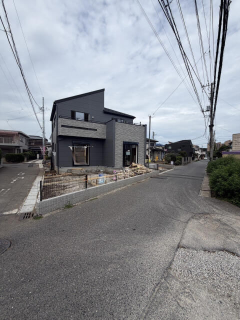 ブルーミングガーデン　千葉市稲毛区園生町２期３棟／２期１号棟の前面道路含む現地写真|7月上旬撮影