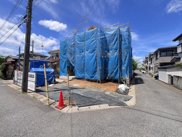 ブルーミングガーデン　千葉市花見川区千種町１棟／１期１号棟の前面道路含む現地写真|【外観写真】