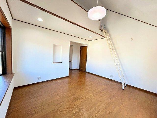 千葉市若葉区みつわ台２丁目４－１２のその他|２階南西側洋室　約１０．７帖