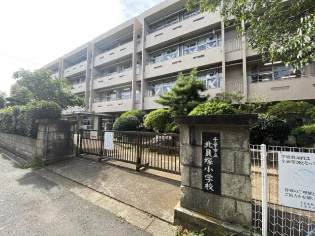 ブルーミングガーデン　千葉市若葉区原町３棟／１期２号棟の駐車場|千葉市立北貝塚小学校まで646m