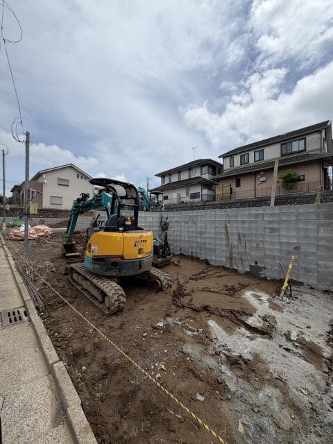 ブルーミングガーデン　千葉市若葉区原町３棟／１期１号棟の駐車場|7月上旬撮影