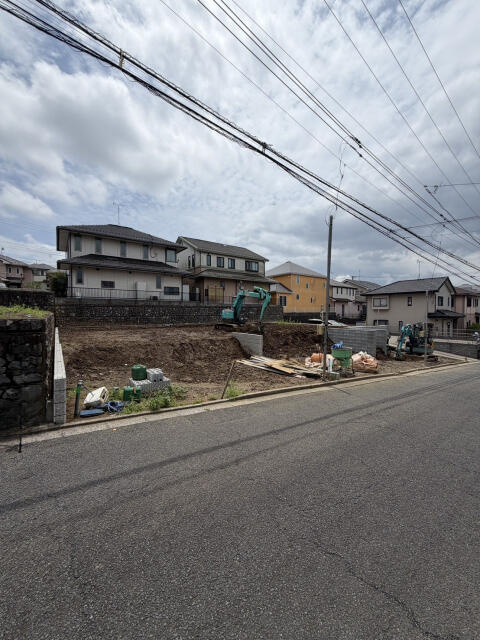 ブルーミングガーデン　千葉市若葉区原町３棟／１期１号棟の前面道路含む現地写真|7月上旬撮影