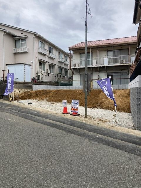 西都賀１丁目の前面道路含む現地写真
