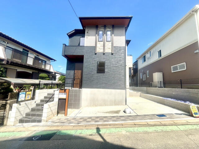 ブルーミングガーデン　千葉市若葉区千城台南２丁目１棟／１期１号棟の駐車場|前面道路含む現地写真