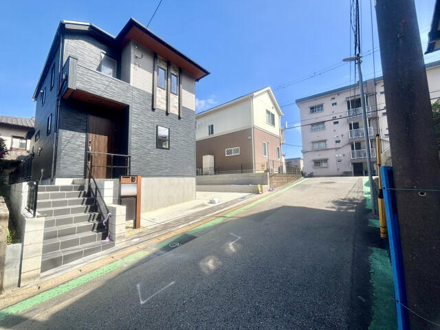 ブルーミングガーデン　千葉市若葉区千城台南２丁目１棟／１期１号棟の前面道路含む現地写真|前面道路含む現地写真