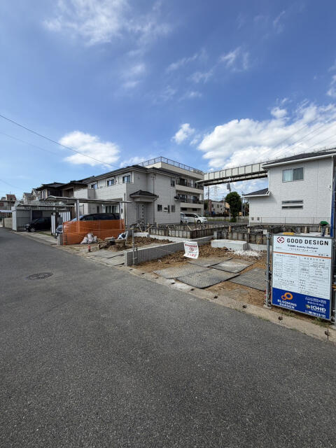 ブルーミングガーデン　千葉市若葉区千城台西１丁目２棟／１期２号棟の駐車場|7月中旬撮影