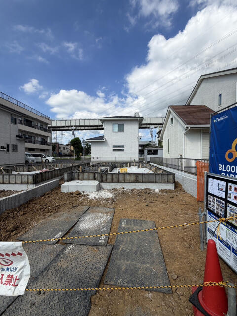 ブルーミングガーデン　千葉市若葉区千城台西１丁目２棟／１期２号棟の駐車場|7月中旬撮影