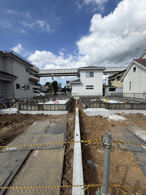 ブルーミングガーデン　千葉市若葉区千城台西１丁目２棟／１期２号棟の駐車場|7月中旬撮影
