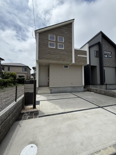 ブルーミングガーデン　千葉市稲毛区宮野木町４棟／１期３号棟の駐車場|(3)号棟外観