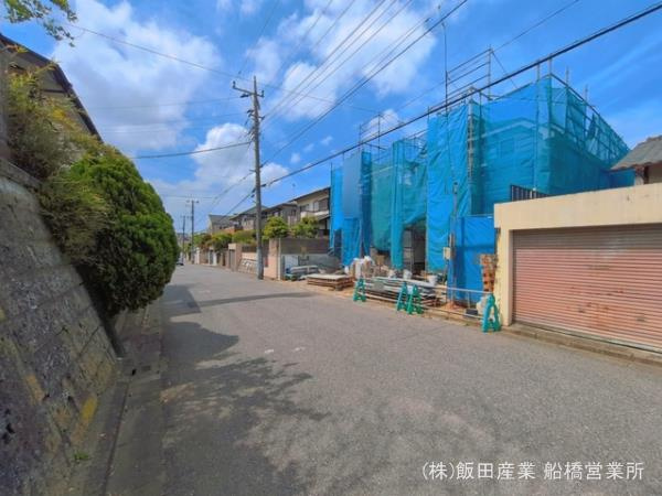 千葉市稲毛区宮野木町１５５１番の前面道路含む現地写真